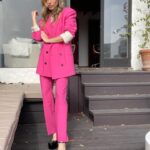 Jessica McNamee Instagram - And a moment for the fit Wearing @philosophyofficial suit @smythebrand @byfar_official @highheelprncess