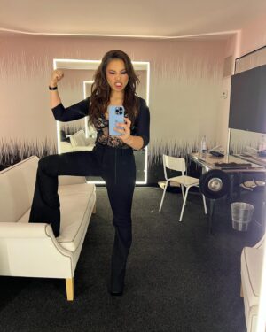 Jessica Parker Kennedy Instagram - #WorldMMAAwards
#KnockOutOfTheYear
#UFC

Hair by @sambentson 
Makeup by @keelyzelanka