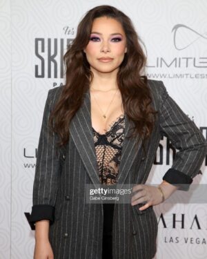 Jessica Parker Kennedy Instagram - #WorldMMAAwards
#KnockOutOfTheYear
#UFC

Hair by @sambentson 
Makeup by @keelyzelanka