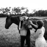 Jessica Parker Kennedy Instagram – Horsies. Kiddies. 🐴🐣

@hellomag
📷 @olroy27