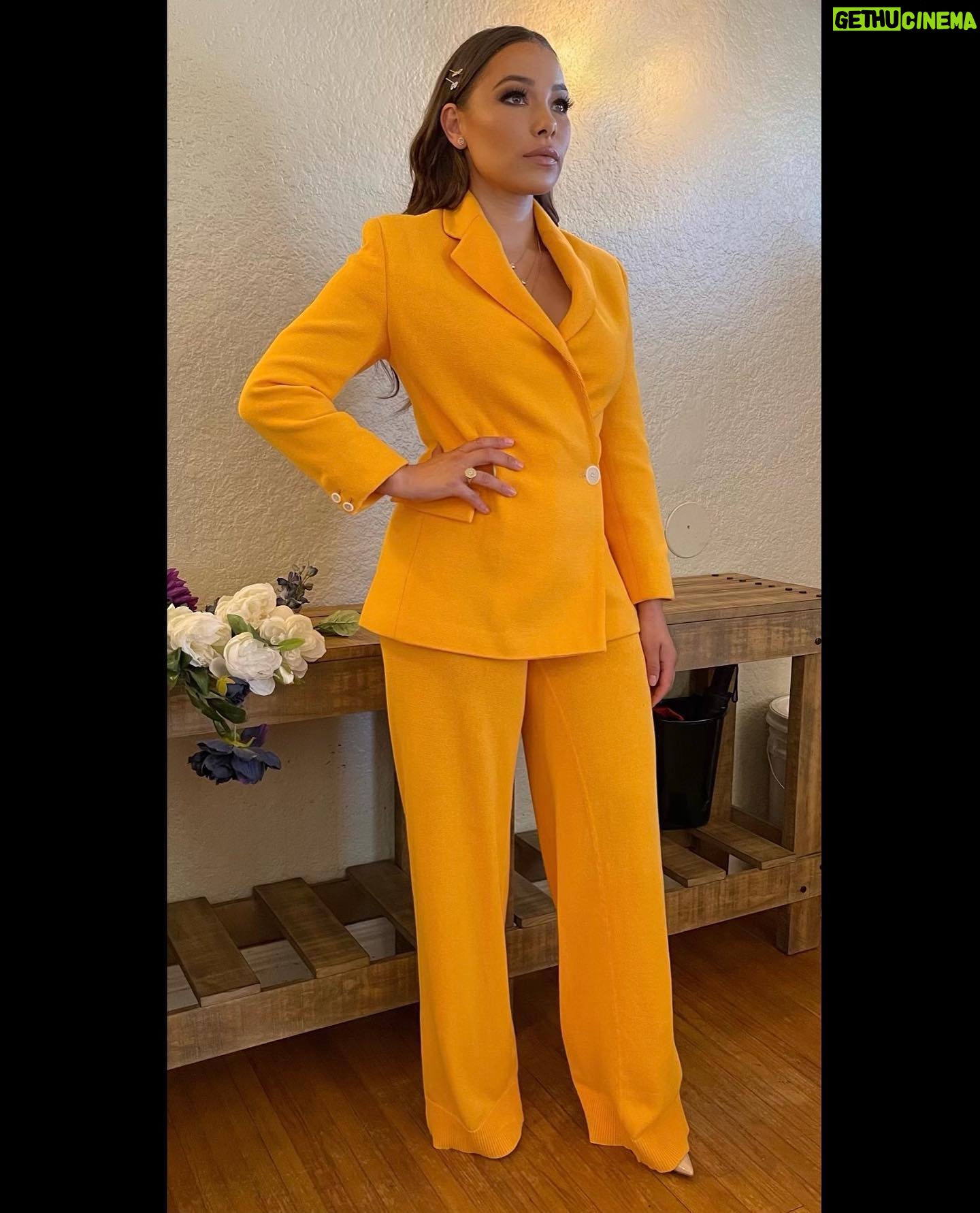 Jessica Parker Kennedy Instagram - Had the absolute loveliest time at The Green Pre Oscars Gala. Thank you to @GlobalGreen @DriveH2 and @Toyota for creating this fabulous night celebrating SUSTAINABILITY! Thank you also to Sonia Carrasco for this sustainable π
suit and Vrai for your sustainable lab grown π! Oh and thank you to @MontysGoodBurger for the munch needed after party vegan yums π±π€€. Styling by @LisaCStyles Suit by @SoniaCarrascoOfficial Diamonds by @VraiOfficial Makeup by @Grace_Phillips Hair by @JosephChase