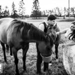 Jessica Parker Kennedy Instagram – Horsies. Kiddies. 🐴🐣

@hellomag
📷 @olroy27