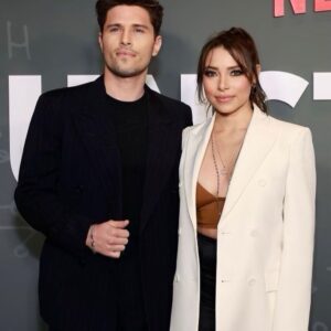 Jessica Parker Kennedy Instagram - Lovely lovely lovely evening celebrating @roblowe and @johnnylowe on their Father/Son @netflix show “Unstable”premiering March 30th. Thanks for letting me tag along @ronenrubinstein 
🎬🍿

Makeup @makeupbymotoko 
Hair @tildebymatilde 
Necklace @vraiofficial