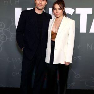 Jessica Parker Kennedy Instagram - Lovely lovely lovely evening celebrating @roblowe and @johnnylowe on their Father/Son @netflix show “Unstable”premiering March 30th. Thanks for letting me tag along @ronenrubinstein 
🎬🍿

Makeup @makeupbymotoko 
Hair @tildebymatilde 
Necklace @vraiofficial