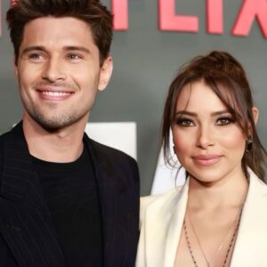 Jessica Parker Kennedy Instagram - Lovely lovely lovely evening celebrating @roblowe and @johnnylowe on their Father/Son @netflix show “Unstable”premiering March 30th. Thanks for letting me tag along @ronenrubinstein 
🎬🍿

Makeup @makeupbymotoko 
Hair @tildebymatilde 
Necklace @vraiofficial