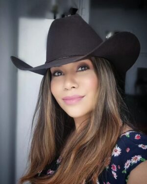 Jessica Pimentel Instagram - With so much going on in the world, people choose to get mad at the strangest things. 🤠

Thank you @stetsonusa
#vaquera
