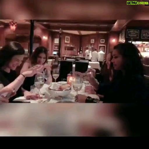 Jessica Pimentel Instagram - When you find the sweet spot 🍷 #girlsnightout #glitch #singingglasses