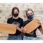 Jessica Rothe Instagram - 6 hours, 8 machines, and a shit ton of mineral oil later I MADE A CUTTING BOARD! (Take that Crate and Barrel.) 💪🏼🪵🪚 Thanks @lawoodshop for this wonderful class, for the insane amount of information and knowledge you managed to pack into one day, and for making my first experience with power tools so incredibly stress-free, safe, and fun. Oh. Also. The owner of your shop is super hot. #quarantinehobbies #woodworking #hotwoodworkinghusband #lawoodshop #lawoodworkingschool