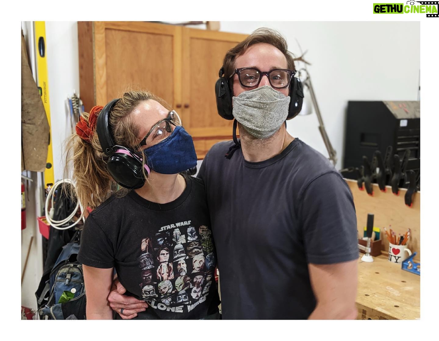 Jessica Rothe Instagram - 6 hours, 8 machines, and a shit ton of mineral oil later I MADE A CUTTING BOARD! (Take that Crate and Barrel.) 💪🏼🪵🪚 Thanks @lawoodshop for this wonderful class, for the insane amount of information and knowledge you managed to pack into one day, and for making my first experience with power tools so incredibly stress-free, safe, and fun. Oh. Also. The owner of your shop is super hot. #quarantinehobbies #woodworking #hotwoodworkinghusband #lawoodshop #lawoodworkingschool