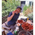Jessica Rothe Instagram - Shout out to @beaucoupcrawfish for bringing some serious NOLA realness to LA (and for making my hubby a very happy chappy) ❤️🦞❤️ #crawfish #mudbugs