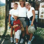 Jessica Rothe Instagram - Happy Mother’s Day to the most incredible, strong, fiercely beautiful, badass woman I know. Thank you for always being there for me (even when I’m being.....difficult...), for believing in me, for celebrating and loving my crazy, for passing on your love of books, puzzles, adventure, and birds and above all for being my best friend. I am beyond grateful for you and love you more than words can say ❤️
