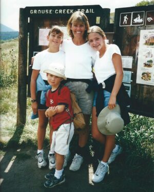 Jessica Rothe Instagram - Happy Mother’s Day to the most incredible, strong, fiercely beautiful, badass woman I know. Thank you for always being there for me (even when I’m being.....difficult...), for believing in me, for celebrating and loving my crazy, for passing on your love of books, puzzles, adventure, and birds and above all for being my best friend. I am beyond grateful for you and love you more than words can say ❤️
