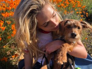 Jessica Rothe Instagram - SUPER BLOOM 🌼🌼🌼 Truly one of the most amazing things I have ever seen. Thank you thank you thank you  @alimerlina and @allieveneris (and of course Harvey and Otis 🐶 ) for helping me finally check this off the bucket list. (P.S. No poppies were harmed in the taking of these photos ❤️. If you decide to celebrate the superbloom (which I HIGHLY recommend) just be sure to help protect the flowers and the bloom for years to come by staying on the trails 😘) #superbloom2019 #bucketlist #californiapoppies #nofilter