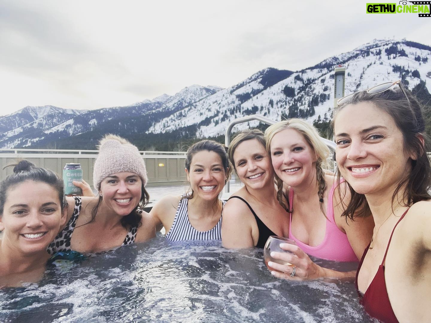 Jessica Stroup Instagram - I can’t remember the last time I’ve laughed so much… or been so sore. Jackson Hole my best friends from home, you were everything my soul needed. 🥰🤘🏻