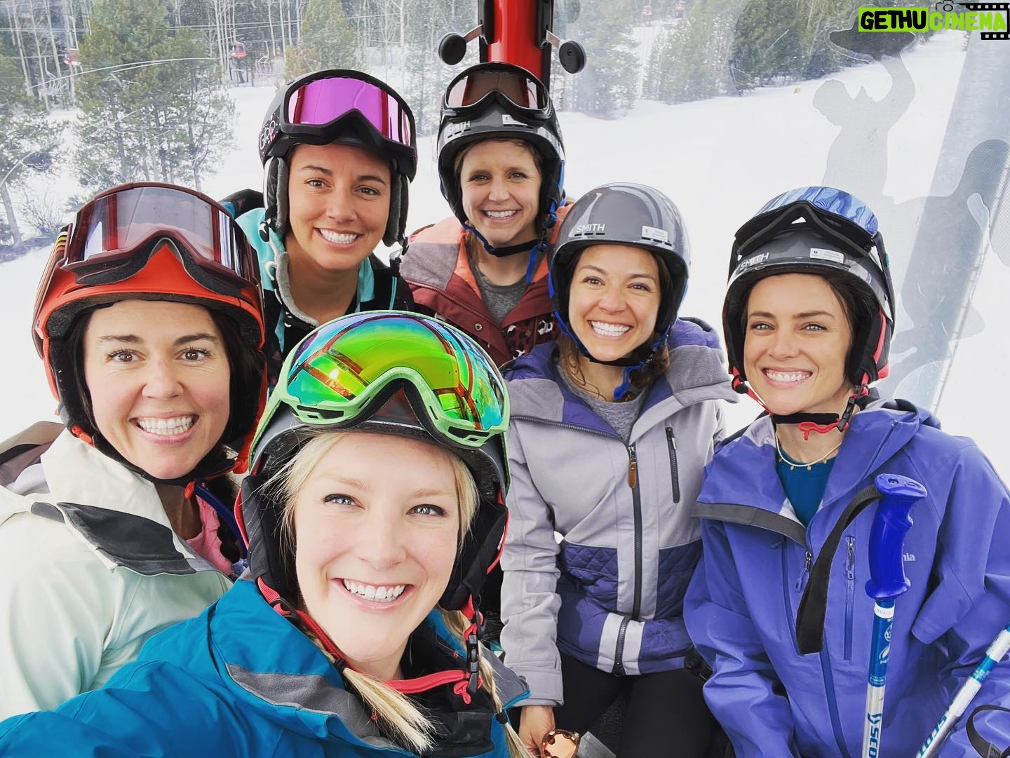 Jessica Stroup Instagram - I can’t remember the last time I’ve laughed so much… or been so sore. Jackson Hole my best friends from home, you were everything my soul needed. 🥰🤘🏻