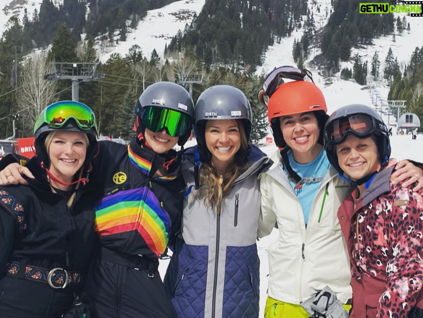 Jessica Stroup Instagram - I can’t remember the last time I’ve laughed so much… or been so sore. Jackson Hole my best friends from home, you were everything my soul needed. 🥰🤘🏻
