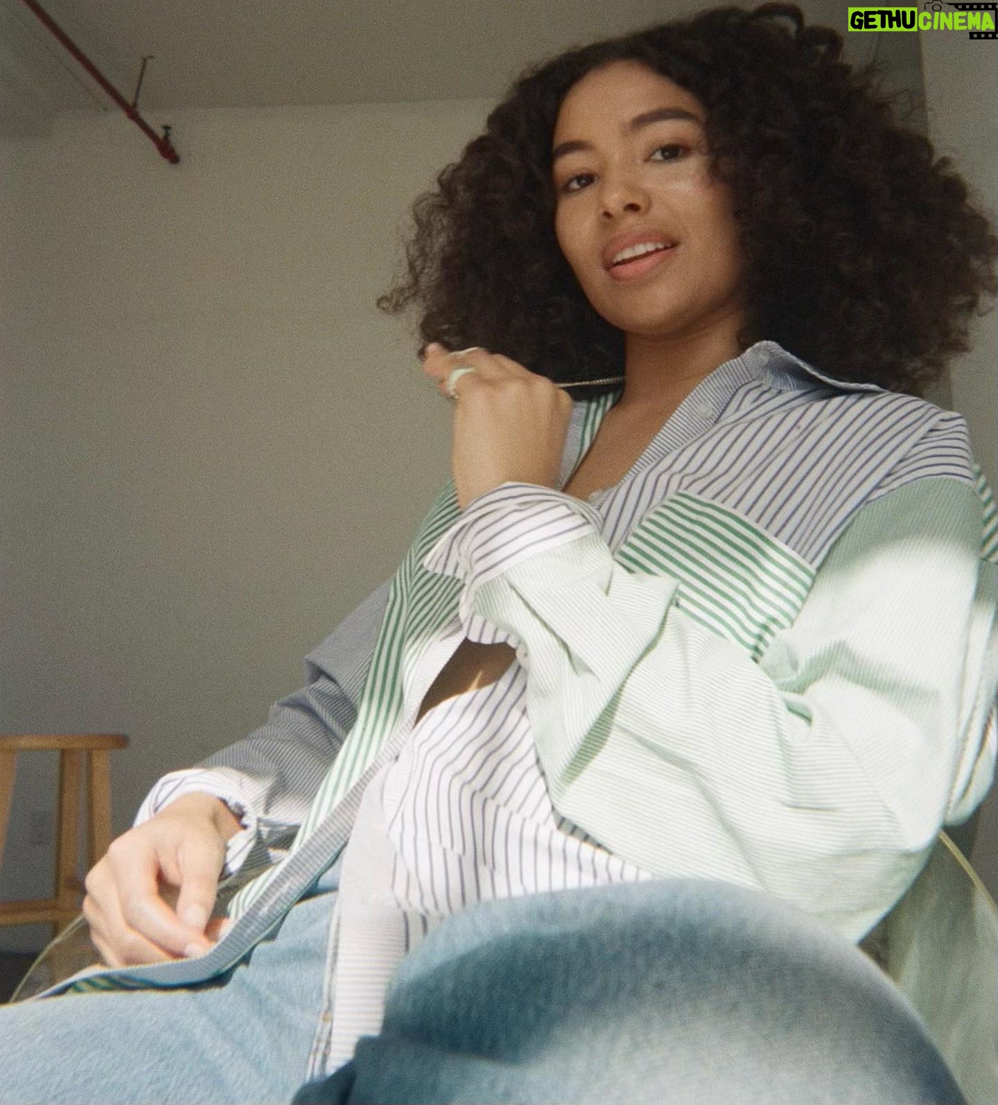Jessica Sula Instagram - @welchwelchwelchwelch is a 💫 and @sophieratner_jewelry is gorgine so we should marvel at this collaboration. 🤌🏽