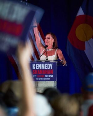 Jessica Sutta Instagram - Beyond humbled and honored to be apart of such a magnificent movement with the MOST INCREDIBLE PEOPLE. It was a packed house of beautiful souls who love America & love our future President @robertfkennedyjr ❤️ We the people will make this happen. Don’t ever underestimate the power of the PEOPLE!! 🇺🇸🙏🏻❤️ Photography by: @photo.conscious