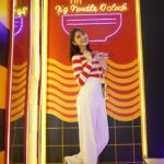 Jessica Veranda Tanumihardja Instagram - Hollaaa hari ini aku berkesempatan hadir di #WeTheFest2023 dan sebelum menikmati konser aku mau isi tenaga dulu, akhirnya aku memutuskan untuk mampir ke booth Mie Sedaap, karena dari jauh wanginya udah menggoda sekali, hahah dan ternyata ada menu special Mie Sedaap Goreng Gyu Truffle. langsung deh aku cobain, truffle oilnya gak pelit, melimpah dan kita bisa pakai sesuai selera kita, rasanya udah gak diragukan lagi deh enak bangeeeett, daripada penasaran nanti langsung cobain ajaa And ladies kamu juga bisa level up penampilan kamu di glam & glow corner loh habis itu foto” deh di booth fotonya, banyak kegiatan seru yang bisa kamu nikmati di Booth Mie Sedaap jangan lupa mampir yah! #SedaapkanWTF23 @miesedaapid