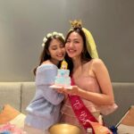 Jessica Veranda Tanumihardja Instagram – Selamat menempuh hidup baru @shanju yang sudah seperti adikku, segala hiruk pikuk persiapan menuju hari special mu akhirnya sudah bisa dilalui dengan indah yah, hihih

Ikut terharu & bahagia liat kalian berdua🥹🥹

Seiring berjalanannya waktu Semoga kamu & @jonatanchristieofficial terus saling melengkapi dan terus saling mengasihi sampai tua nanti, God Bless💙
#JOinedwithSHAN