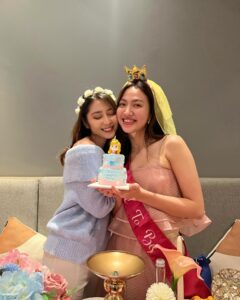 Jessica Veranda Tanumihardja Instagram - Selamat menempuh hidup baru @shanju yang sudah seperti adikku, segala hiruk pikuk persiapan menuju hari special mu akhirnya sudah bisa dilalui dengan indah yah, hihih Ikut terharu & bahagia liat kalian berdua🥹🥹 Seiring berjalanannya waktu Semoga kamu & @jonatanchristieofficial terus saling melengkapi dan terus saling mengasihi sampai tua nanti, God Bless💙 #JOinedwithSHAN