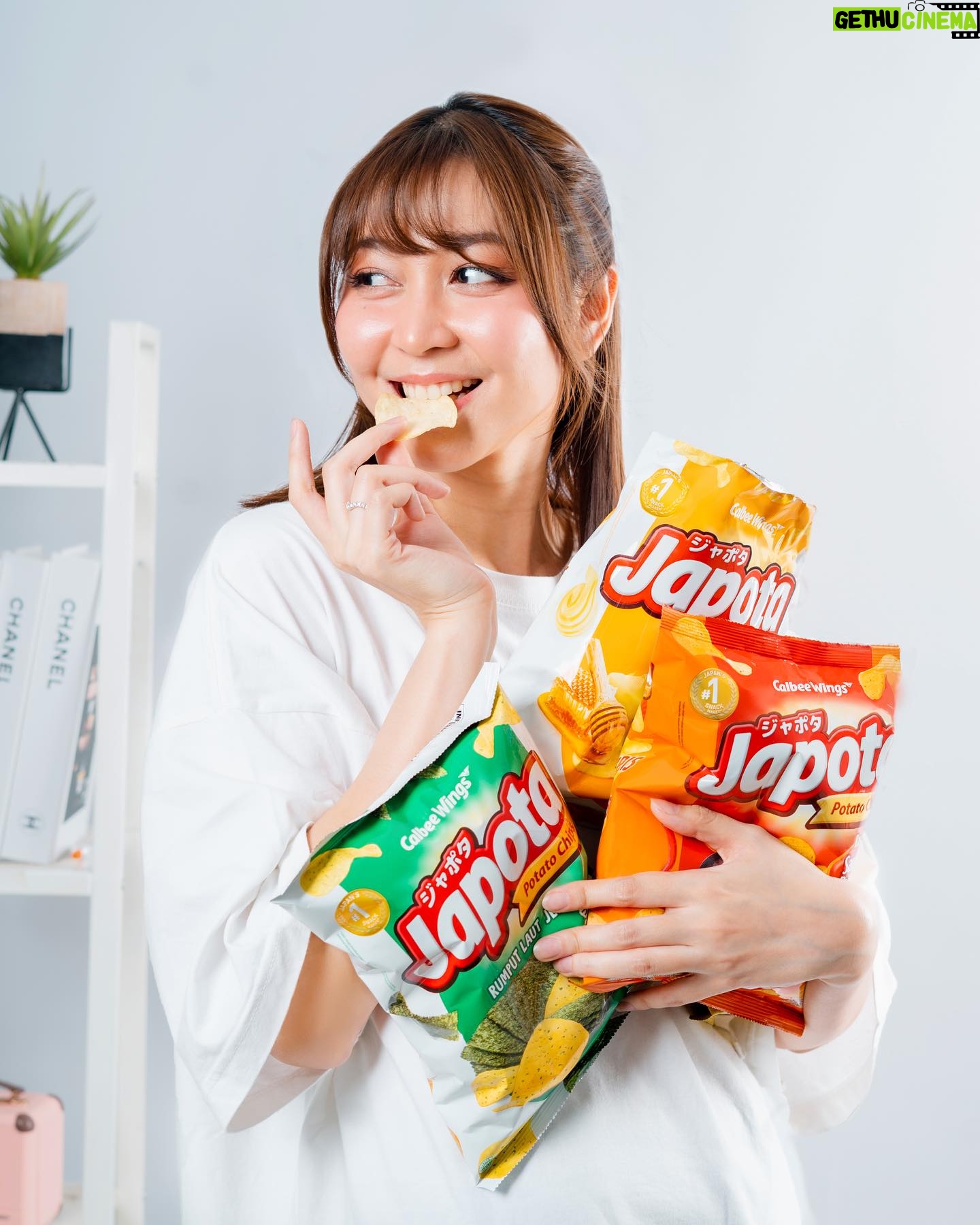 Jessica Veranda Tanumihardja Instagram - Kalian punya uang, kalian punya kuasa. Kalian punya uang, masa belum cobain Japota?? Heheh jujur emang Japota #EnaknyaGakCukupSatu Coba yang udah cobain, cerita gimana rasa Japota di comment ♥️ . . . 📸: @temaeproductions