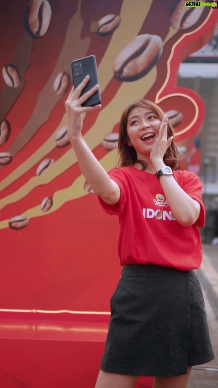 Jessica Veranda Tanumihardja Instagram - Ini dia kegiatan” yang aku lakuin di Kapal Api Group Indonesia Open 2023. Selalu menjadi pengalaman yang special bisa menyaksikan pertandingan badminton dan mendukung team Indonesia secara langsung, euphoria nya beda banget💙 Yuk #SerukanSemangatmu untuk team Indonesia 🇮🇩 @kapalapi_id 🎥: @nockyezra23