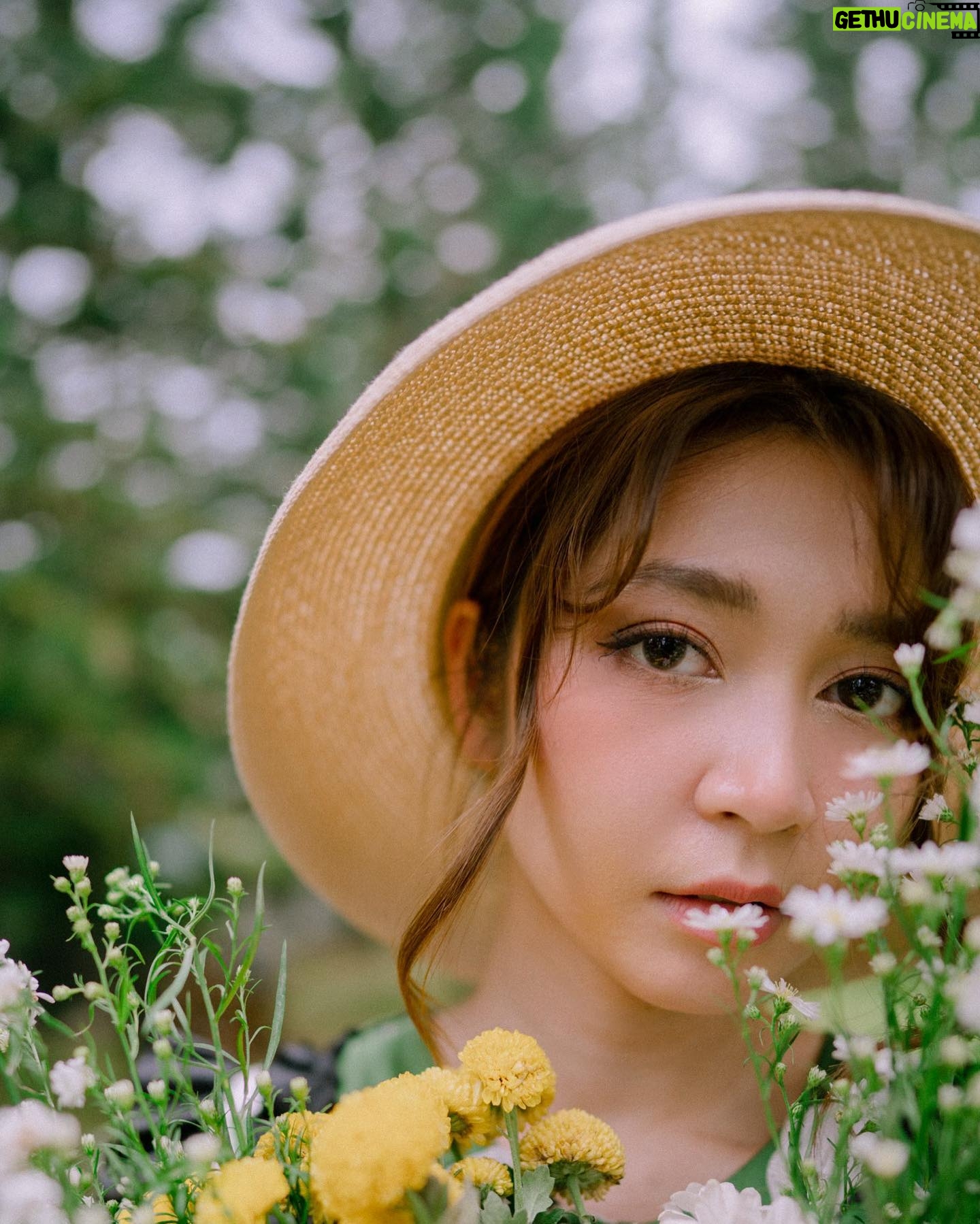 Jessica Veranda Tanumihardja Instagram - What’s your favorite flower? . . . 📸: @temaeproductions @nirwannr 👠: @ni.n.un