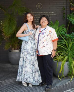 Jessica Veranda Tanumihardja Instagram - Kemarin syuting di ujung Utara Jepang ( Wakkanai ), lalu world premier di ujung Selatan Jepang ( Okinawa ), luar biasa memang rencana Tuhan, gak bisa di tebak yah kak @nikita.rosalini 💙
