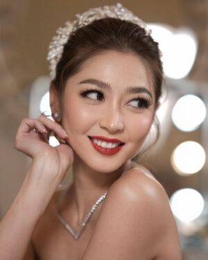 Jessica Veranda Tanumihardja Instagram - 17-12-2022

Night Look

MUA @andychunmakeup 
Hair do by @ratnatiara_7 
Hair color by: @nitaka.tokyo @tk4tk4tk4tk4 
Dress: @evelyn.francisca