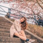 Jessica Veranda Tanumihardja Instagram - Ada yang bilang perjalanan itu bukan soal tujuannya tapi tentang perginya dengan siapa, selalu setuju dengan pepatah ini 🌸🌸😊 Mau menjelajahi Jepang ber ribu kali pun akan selalu terasa menyenangkan dengan teman2 seperti mereka ini 🤗🤗🤗 Kalau opentrip itu bikin kita sadar, it's amazing how people go for being strangers to being friends 🤗🤗 #japanhemat #japantrip #turjepang #tripjepang #kawazu