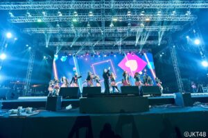Jessica Veranda Tanumihardja Instagram - Siapa yang sangka bisa acara off air dengan seifuku dan teman seperjuangan lagi?

Thank you @synchronizefest 💙

📸: @jkt48 @rezzahabibie