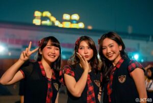 Jessica Veranda Tanumihardja Instagram - Siapa yang sangka bisa acara off air dengan seifuku dan teman seperjuangan lagi?

Thank you @synchronizefest 💙

📸: @jkt48 @rezzahabibie