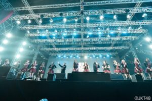Jessica Veranda Tanumihardja Instagram - Siapa yang sangka bisa acara off air dengan seifuku dan teman seperjuangan lagi?

Thank you @synchronizefest 💙

📸: @jkt48 @rezzahabibie