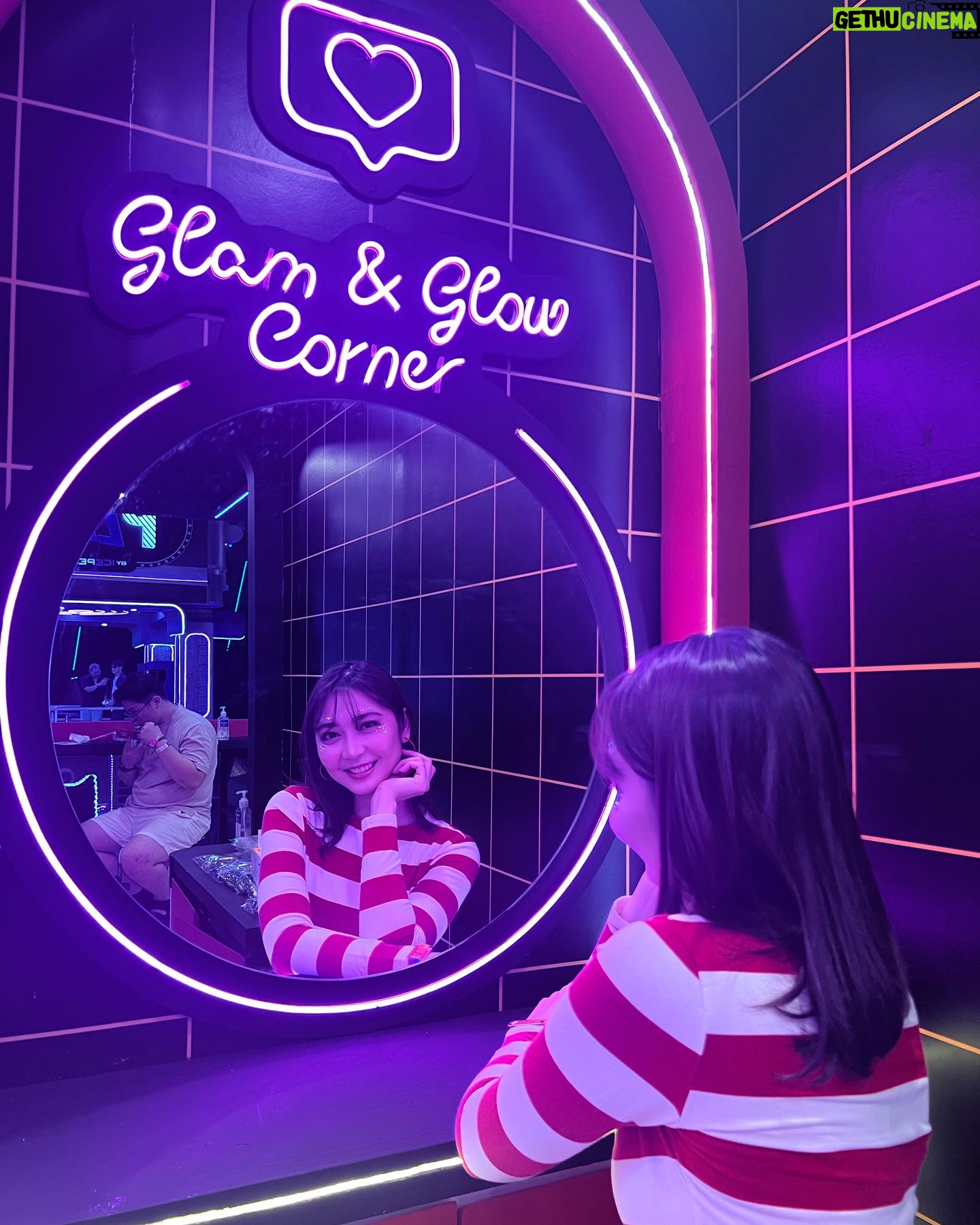 Jessica Veranda Tanumihardja Instagram - Hollaaa hari ini aku berkesempatan hadir di #WeTheFest2023 dan sebelum menikmati konser aku mau isi tenaga dulu, akhirnya aku memutuskan untuk mampir ke booth Mie Sedaap, karena dari jauh wanginya udah menggoda sekali, hahah dan ternyata ada menu special Mie Sedaap Goreng Gyu Truffle. langsung deh aku cobain, truffle oilnya gak pelit, melimpah dan kita bisa pakai sesuai selera kita, rasanya udah gak diragukan lagi deh enak bangeeeett, daripada penasaran nanti langsung cobain ajaa And ladies kamu juga bisa level up penampilan kamu di glam & glow corner loh habis itu foto” deh di booth fotonya, banyak kegiatan seru yang bisa kamu nikmati di Booth Mie Sedaap jangan lupa mampir yah! #SedaapkanWTF23 @miesedaapid
