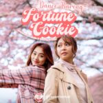 Jessica Veranda Tanumihardja Instagram – [FORTUNE COOKIE CHALLENGE]
Konnichiwa! Ada yang kangen lagu fortune cookie dari jkt48 gak? @japanhemat nantangin @jcvrnd19 dan @sendy.arn buat ngedance lagu #fortunecookie di pusat keramaian dibanyak kota di Jepang! 
.
Kita tantang  kamu untuk ngelakuin dance ini saat liburan ke Jepang! Tag Japanhemat dan gunakan #fortunecookiechallenge Dan dapetin souvenir menarik dari @japanhemat untuk video yg paling seru! #jkt48 #japanhemat #tripjepang #smarttraveler