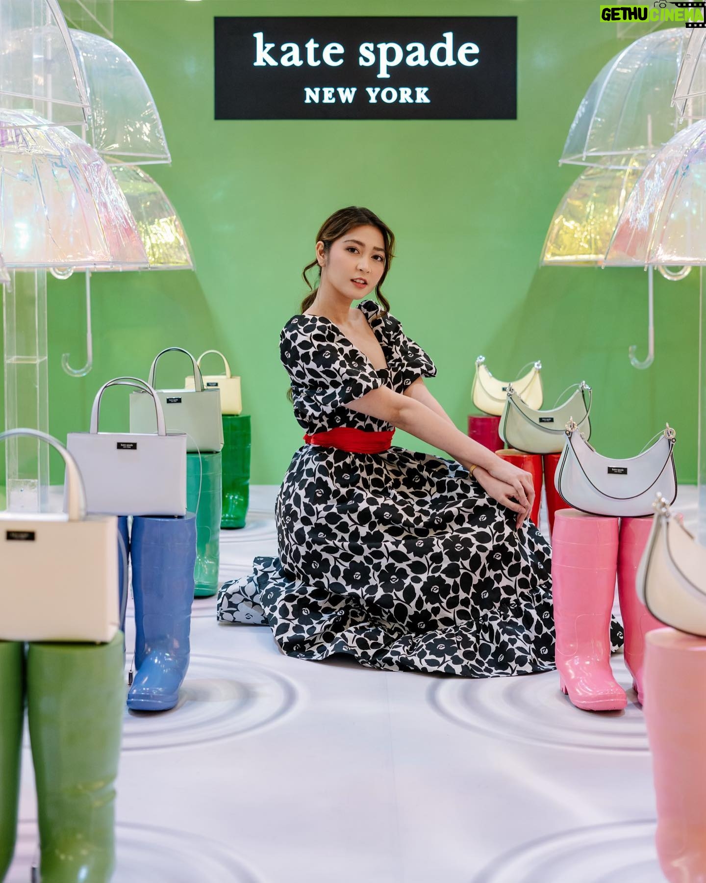 Jessica Veranda Tanumihardja Instagram - Don't forget to visit Kate Spade pop up booth at Grand Indonesia, have fuun 💙 . #katespadeny 🛍️ 24/7 www.katespade.co.id . @kanmogroup.fashion @katespadeny