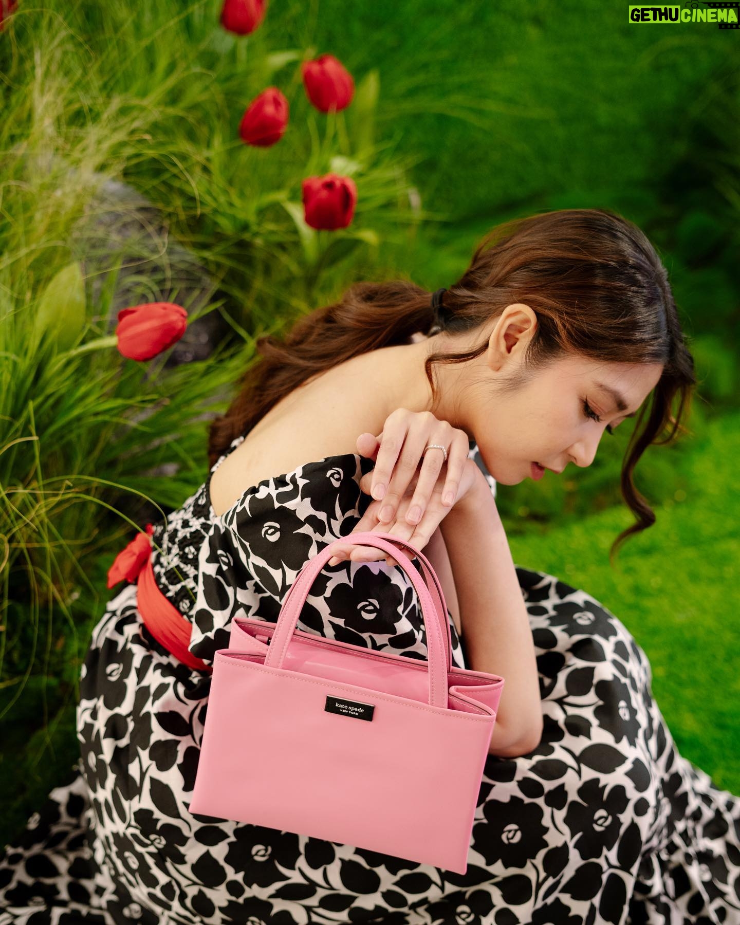 Jessica Veranda Tanumihardja Instagram - Don't forget to visit Kate Spade pop up booth at Grand Indonesia, have fuun 💙 . #katespadeny 🛍️ 24/7 www.katespade.co.id . @kanmogroup.fashion @katespadeny