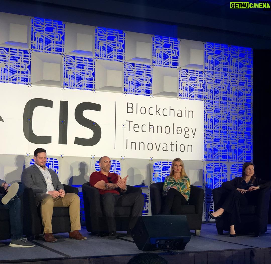 Jessica Versteeg Instagram - Team @paragoncoin sitting in on all the panels 🧠