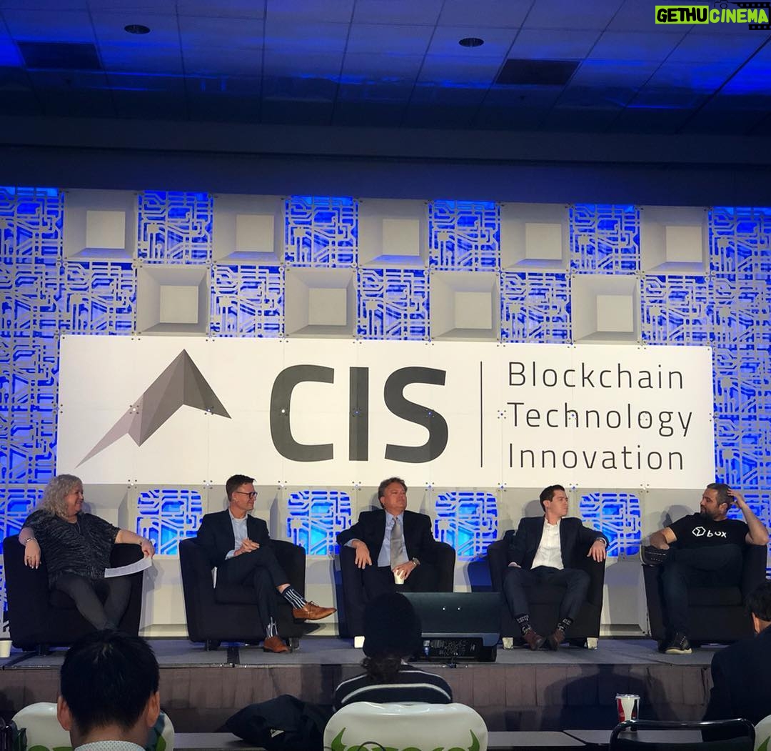 Jessica Versteeg Instagram - Team @paragoncoin sitting in on all the panels ðŸ§
