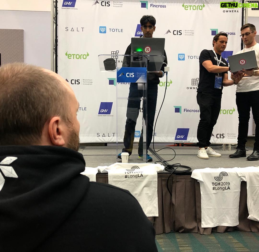 Jessica Versteeg Instagram - Team @paragoncoin sitting in on all the panels 🧠