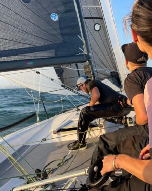 Jessica Watson Instagram - Summer twilight sailing 👌🩴🎉⛵️

#melbourne ❤️
@sandringhamyachtclub 
@cape31class