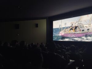 Jessica Watson Instagram - Melbourne premiere, @strokefdn fundraiser and special screening for friends at the gorgeous @suntheatre. 

Turns out the movie is a wonderful excuse to bring together a room of the absolute best. So much love for this lot. 

Also, finally, real brother Tom meets Tom (amazing @stacy.a.clausen who plays Tom) 😂

Thank you @suntheatre!

#truespirit 
#netflix