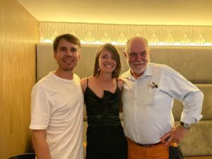 Jessica Watson Instagram - Melbourne premiere, @strokefdn fundraiser and special screening for friends at the gorgeous @suntheatre. 

Turns out the movie is a wonderful excuse to bring together a room of the absolute best. So much love for this lot. 

Also, finally, real brother Tom meets Tom (amazing @stacy.a.clausen who plays Tom) 😂

Thank you @suntheatre!

#truespirit 
#netflix