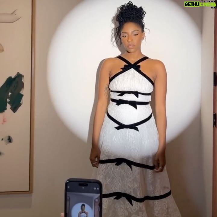 Jessica Williams Instagram - Got to wear this beyond stunning @rodarte dress to the Vanity Fair Oscar Party! Thank you @kateandlauramulleavy ❤️ Jewelry// @vraiofficial @levian_jewelry And MAJOR thank you TO MY GLAM CREW: Stylist// @sarahslutsky Makeup// @cherishbrookehill Hair// @marciahamiltonhair