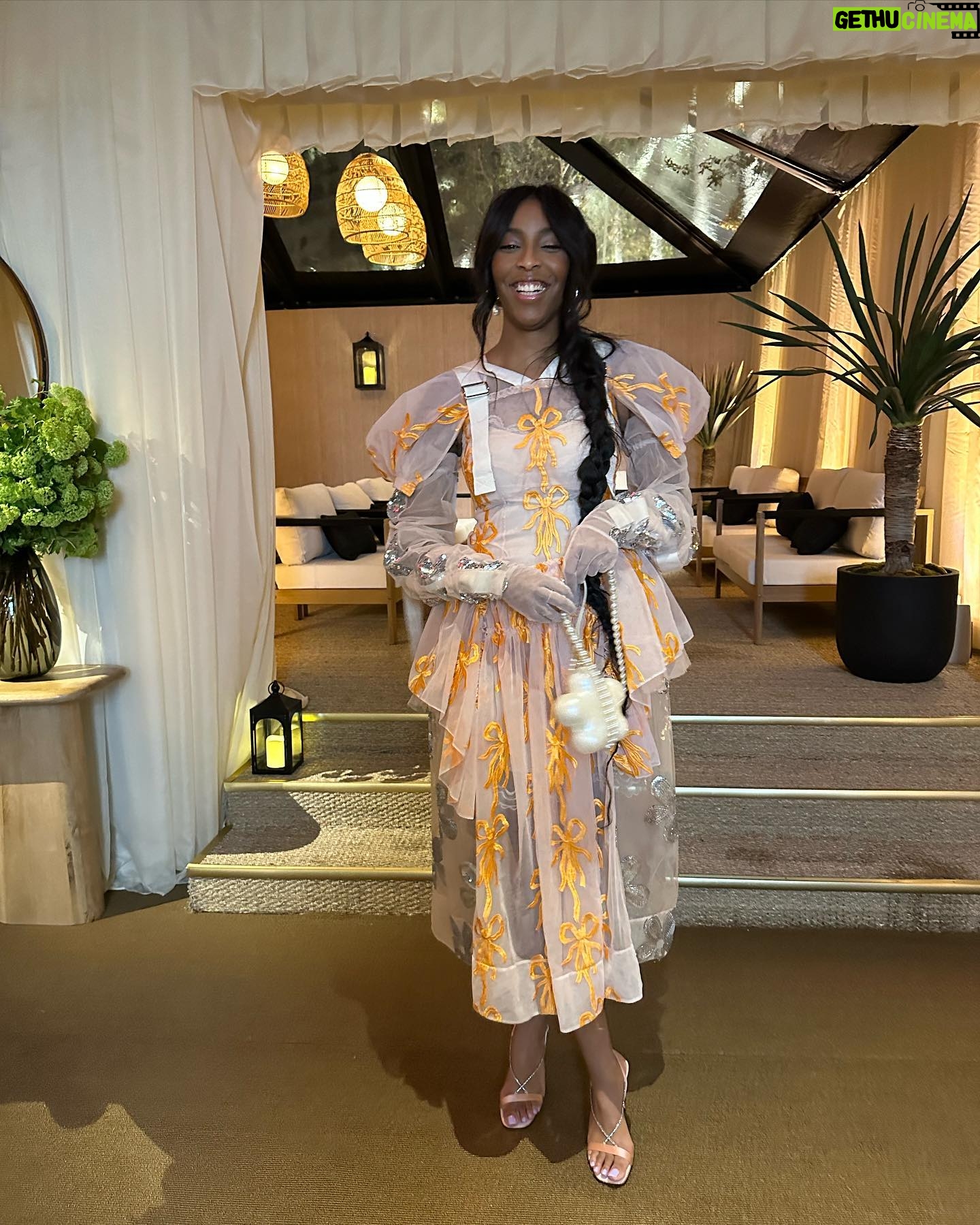 Jessica Williams Instagram - Got to wear @simonerocha_ to the @sagawards after party a couple weeks ago and the dress and gloves and purse straight up made me GLOW. Hung with my bestie @sallywallylee & met and fell and love with the Severance gals! Highlights! Makeup// @danadelaney Hair// @alexander_armand Dress// @simonerocha_ Stylist// @sarahslutsky