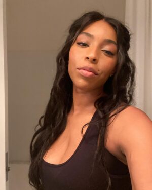 Jessica Williams Instagram - 💁🏾‍♀️oh heyyyyyyyyyy💁🏾‍♀️
Makeup: @rebeccarestrepo 
Hair: @ursulastephen