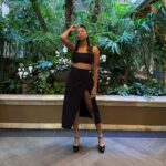 Jessica Williams Instagram - Heyyy Press Day in LA for the new show SHRINKING coming to @appletvplus in JAN!!! Thank you to my team and Apple for having me! Bomb Top & Skirt: @tanyataylor Shoes: @reformation Stylist: @sarahslutsky Makeup: @cherishbrookehill Hair: @marciahamilton