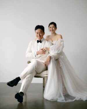 Jessie Fong Win-Lam Instagram - True love is when both people think they’re the lucky one ♡✿ - Jessie and Ryan #TBWLOVERS 
-
Photo @janetchanphotography 
MUA @joman_wedding @elyselovelife 
Gown @tobewed_official @tomsebastien_official 
Suit @hiatushk 
Earrings @chelleryhk 
Bride to be @lamlamjessie 
-
Book your appointment now .
#tobewedhk #romanticbride #jomanelyse
