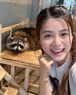 Jessie Fong Win-Lam Instagram - 浣熊實在太得意😍